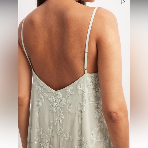 NAKD embroidered maxi dress in light green - Picture 5 of 14